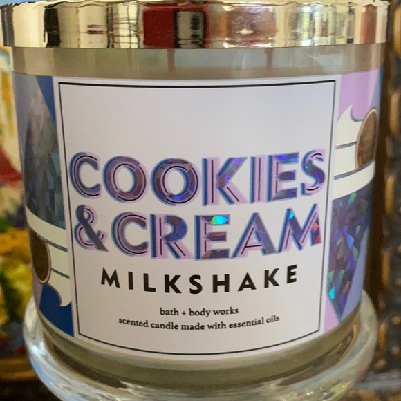 Bath and Body Works Cookies & Cream Milkshake candle - Picture 1 of 3